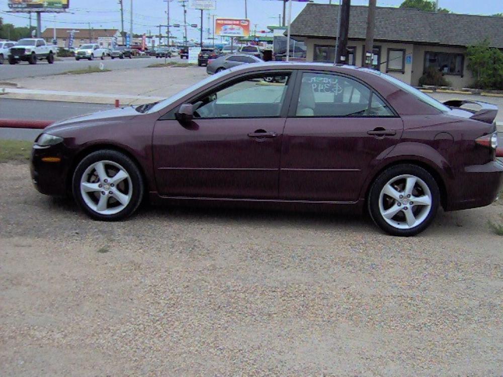 2006 Maroon /Beige Mazda MAZDA6 i Sports Sedan (1YVHP80C065) with an 2.3L L4 DOHC 16V engine, Automatic transmission, located at 2425 Franklin Ave., Waco, TX, 76701, (254) 753-6661, 31.540359, -97.148682 - Photo #0
