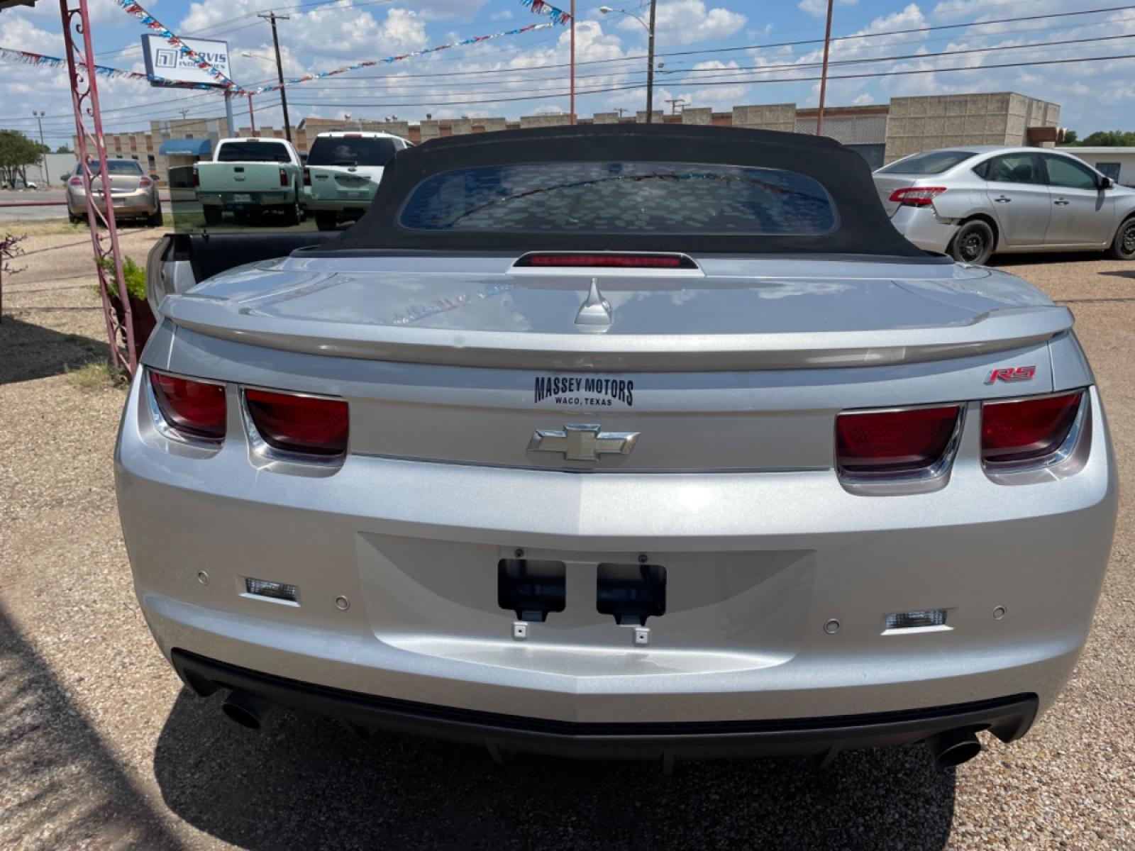 2011 Silver /Black Chevrolet Camaro Convertible 1LT (2G1FB3DD8B9) with an 3.6L V6 DOHC 24V engine, 6-Speed Automatic transmission, located at 2425 Franklin Ave., Waco, TX, 76701, (254) 753-6661, 31.540359, -97.148682 - Photo #6