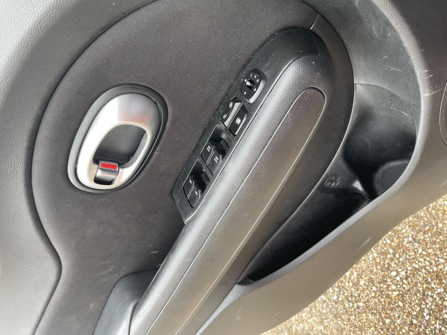 2016 Red /Black Kia Soul + (KNDJP3A54G7) with an 2.0L L4 DOHC 16V engine, 6A transmission, located at 2425 Franklin Ave., Waco, TX, 76701, (254) 753-6661, 31.540359, -97.148682 - Clean 2.0L 4cylinder gas saver 2016 Soul. Cute and Sporty Looking. Automatic, Cold Air, After Market Roof Rack, Priced below Book Value. Price includes includes TTL and Transfer. - Photo#8