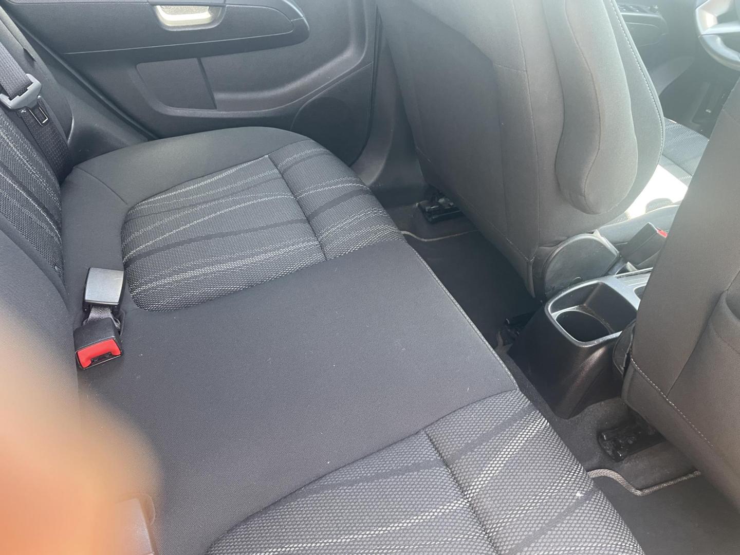 2016 SILVER /BLACK Chevrolet Sonic LT HATCHBACK 5-Door (1G1JC6SG6G4) with an 1.8L L4 DOHC 24V engine, 6A transmission, located at 2425 Franklin Ave., Waco, TX, 76701, (254) 753-6661, 31.540359, -97.148682 - NICE GAS SAVER HATCHBACK FOR STUDENT OR FAMILY. WE CAN SUGGEST A LOCAL LENDER FOR POSSIBLE FINANCING. - Photo#7