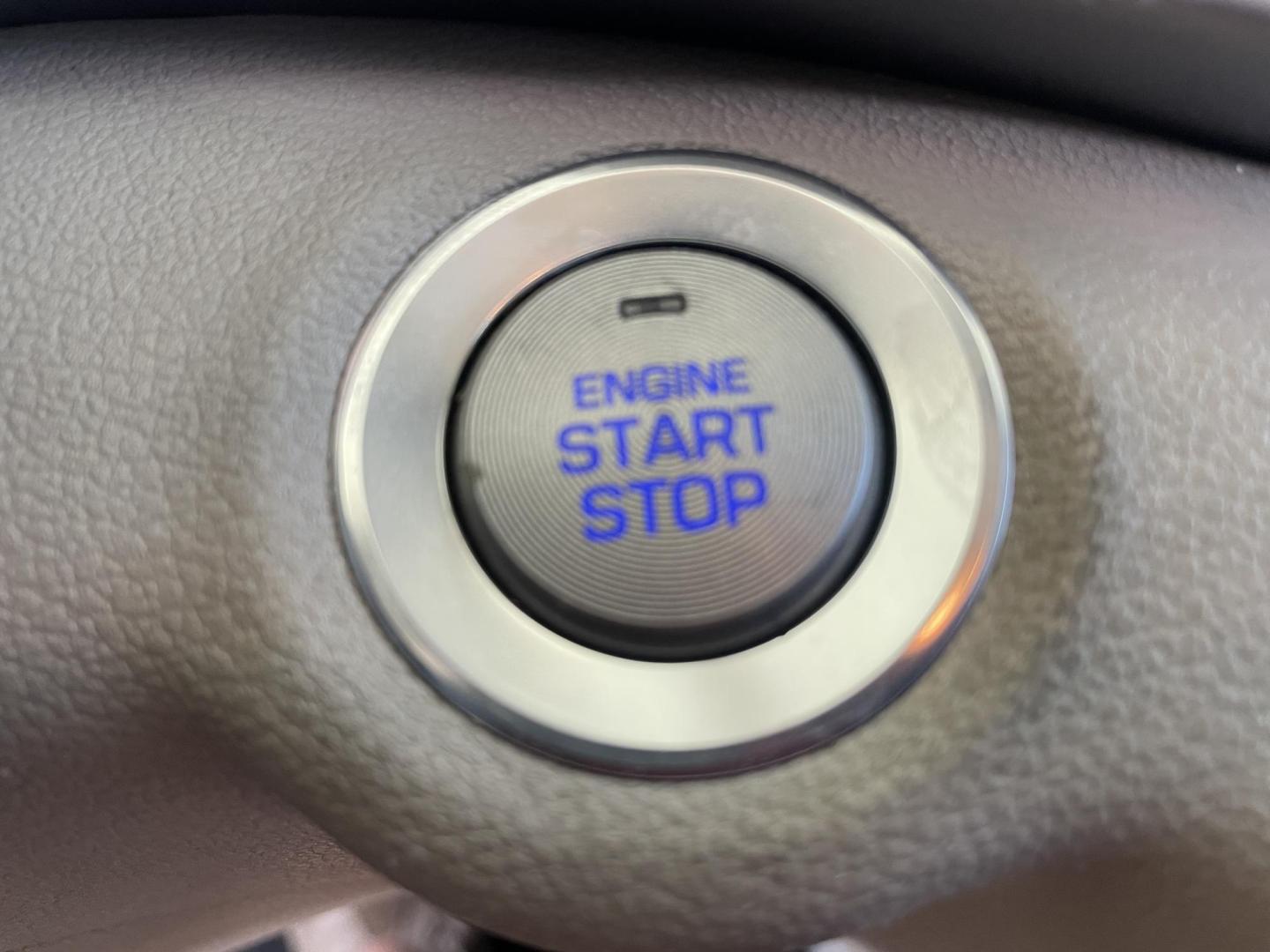 2018 CREAM /CREAM Hyundai Elantra Limited (5NPD84LF1JH) with an 1.8L L4 DOHC 16V engine, 6A transmission, located at 2425 Franklin Ave., Waco, TX, 76701, (254) 753-6661, 31.540359, -97.148682 - Driven in from out of town, runs good, cold ac, back up camera. CASH or OUTSIDE FINANCING ONLY, we can suggest a lender, selling below book valuebook value, $8700 TOTAL CASH Out the Door. Come see this TODAY. Call for appointment in case we are looking for inventory. - Photo#4