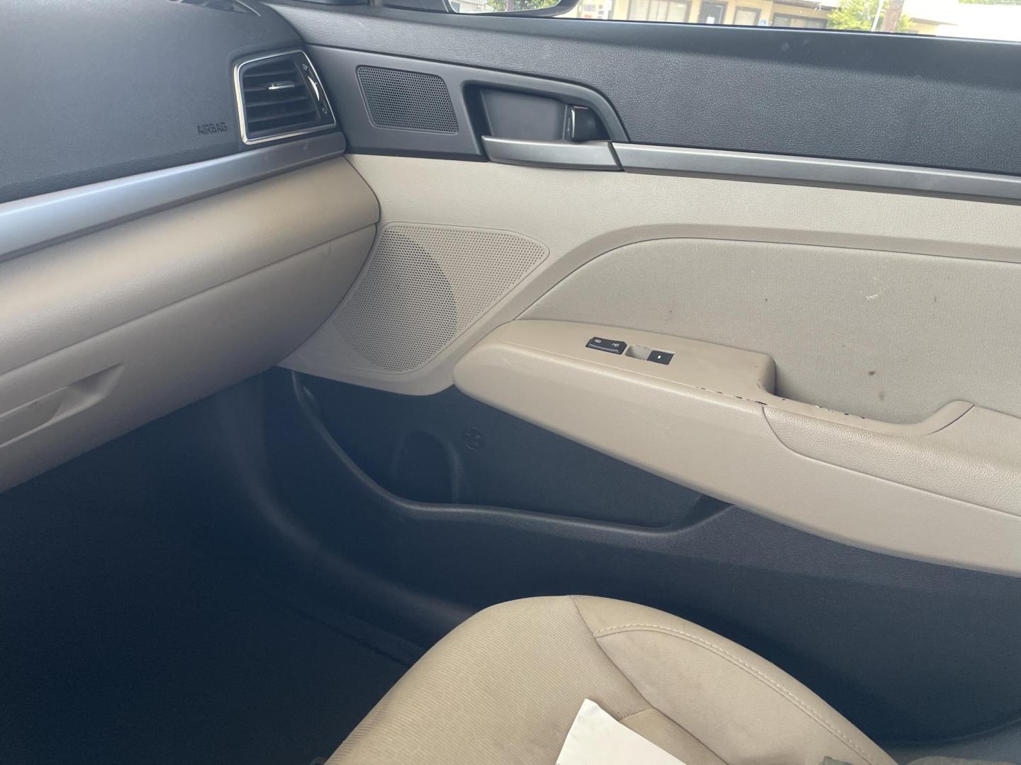 2018 CREAM /CREAM Hyundai Elantra Limited (5NPD84LF1JH) with an 1.8L L4 DOHC 16V engine, 6A transmission, located at 2425 Franklin Ave., Waco, TX, 76701, (254) 753-6661, 31.540359, -97.148682 - Driven in from out of town, runs good, cold ac, back up camera. CASH or OUTSIDE FINANCING ONLY, we can suggest a lender, selling below book valuebook value, $8700 TOTAL CASH Out the Door. Come see this TODAY. Call for appointment in case we are looking for inventory. - Photo#5