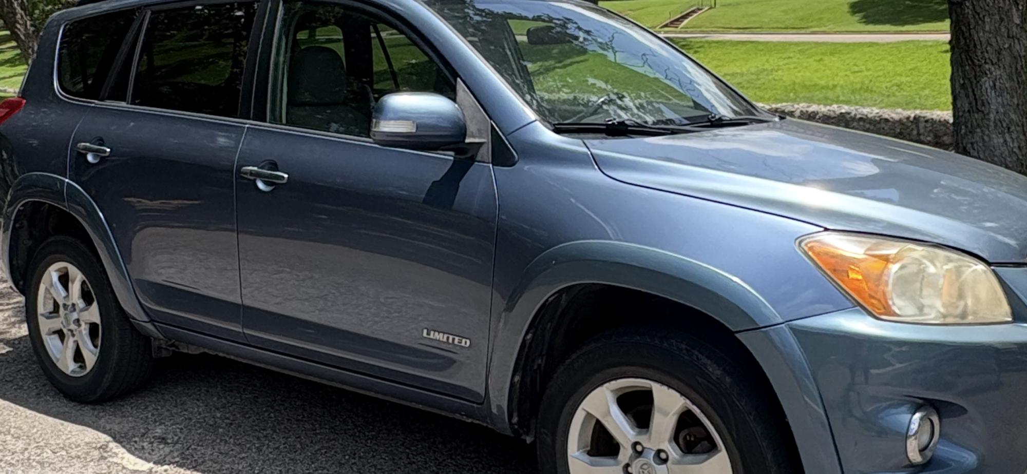 photo of 2009 Toyota RAV4 Limited V6 2WD with 3rd Row
