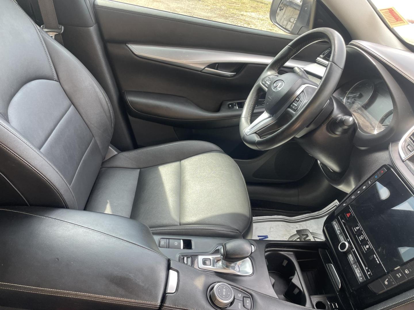 2019 GREY /BLACK LEATHER Infiniti QX50 PURE (3PCAJ5M15KF) with an 2.0L L4 DOHC 16V engine, CVT transmission, located at 2425 Franklin Ave., Waco, TX, 76701, (254) 753-6661, 31.540359, -97.148682 - Photo#4
