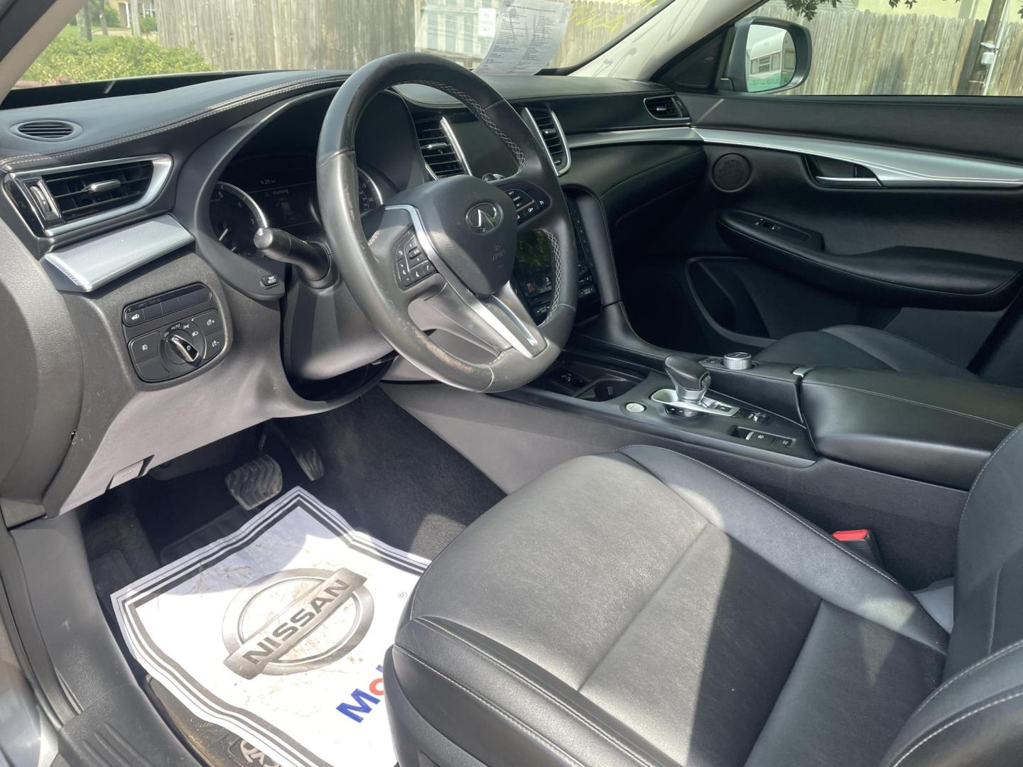 2019 GREY /BLACK LEATHER Infiniti QX50 PURE (3PCAJ5M15KF) with an 2.0L L4 DOHC 16V engine, CVT transmission, located at 2425 Franklin Ave., Waco, TX, 76701, (254) 753-6661, 31.540359, -97.148682 - Photo#6