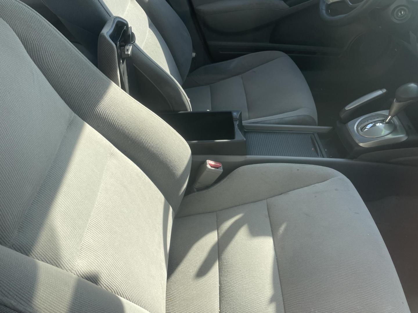 2008 Silver /Grey Honda Civic EX Sedan AT (2HGFA16888H) with an 1.8L L4 SOHC 16V engine, 5-Speed Automatic Overdrive transmission, located at 2425 Franklin Ave., Waco, TX, 76701, (254) 753-6661, 31.540359, -97.148682 - Photo#4