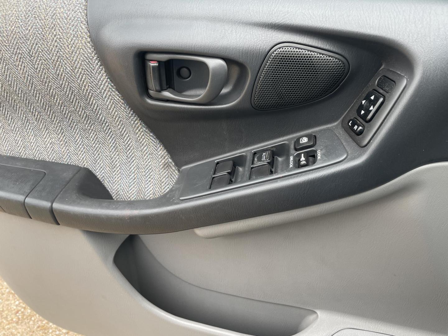 2002 Silver /Grey Subaru Forester L (JF1SF63592H) with an 2.5L H4 SOHC 16V engine, 4-Speed Automatic Overdrive transmission, located at 2425 Franklin Ave., Waco, TX, 76701, (254) 753-6661, 31.540359, -97.148682 - VERY NICE low mileage Forester with new tires. Highway ready. $4186.99 plus $513.01 TTL = $4700 out the door TOTAL. - Photo#5