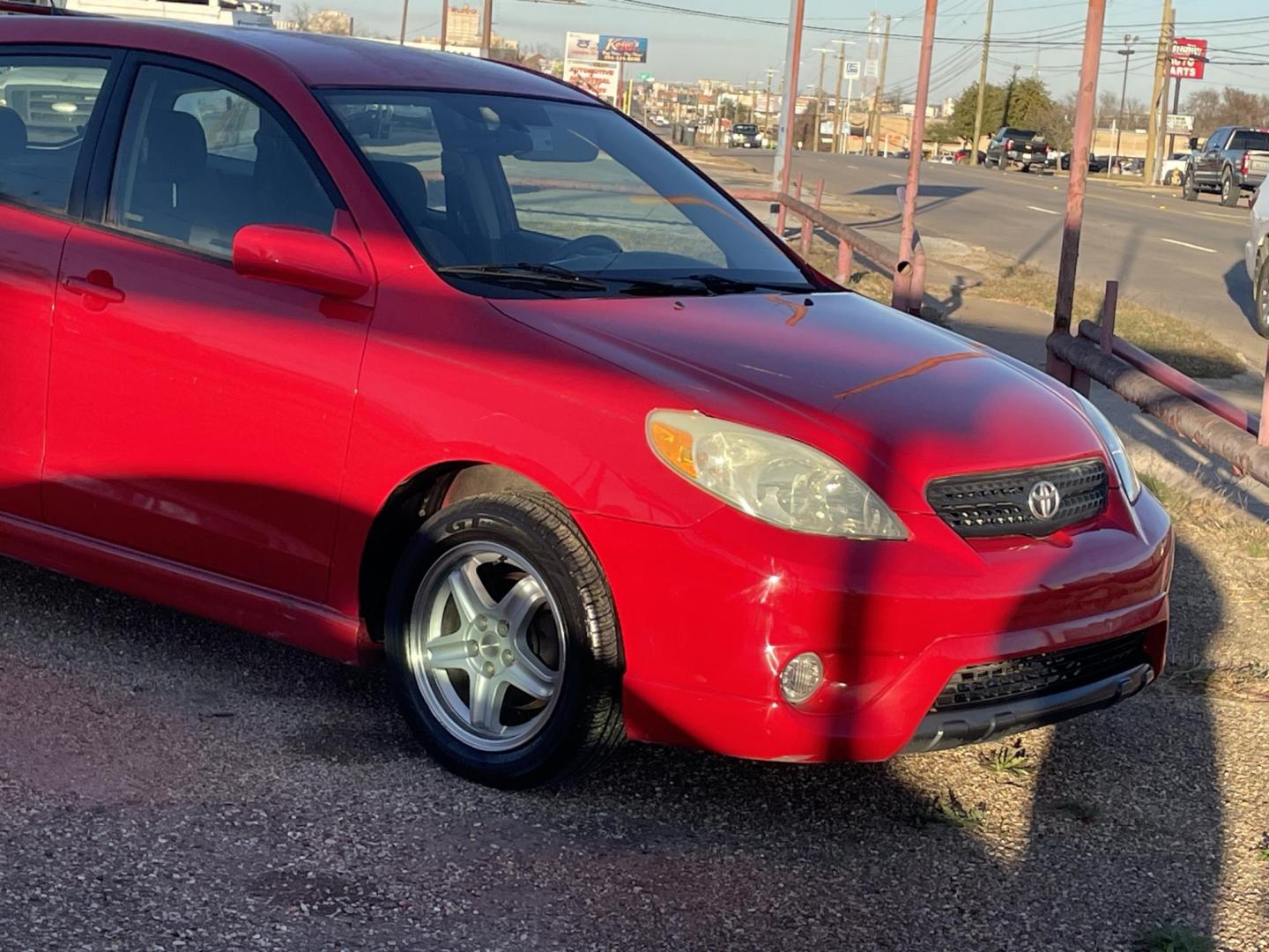 2006 Red /BLACK Toyota Matrix 2WD (2T1KR30E66C) with an 1.8L L4 DOHC 16V engine, AUTOMATIC transmission, located at 2425 Franklin Ave., Waco, TX, 76701, (254) 753-6661, 31.540359, -97.148682 - NICE GAS SAVER WITH ONLY 131,896 MILES - IT'S A TOYOTA ! MODEL XR SPORT WAGON. DON' T DRAG YOUR FEET ON THIS ONE - WON'T LAST LONG. - Photo#0