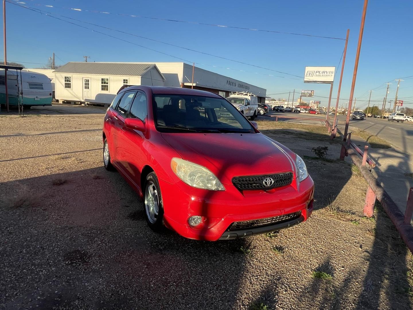 2006 Red /BLACK Toyota Matrix 2WD (2T1KR30E66C) with an 1.8L L4 DOHC 16V engine, AUTOMATIC transmission, located at 2425 Franklin Ave., Waco, TX, 76701, (254) 753-6661, 31.540359, -97.148682 - NICE GAS SAVER WITH ONLY 131,896 MILES - IT'S A TOYOTA ! MODEL XR SPORT WAGON. DON' T DRAG YOUR FEET ON THIS ONE - WON'T LAST LONG. - Photo#1