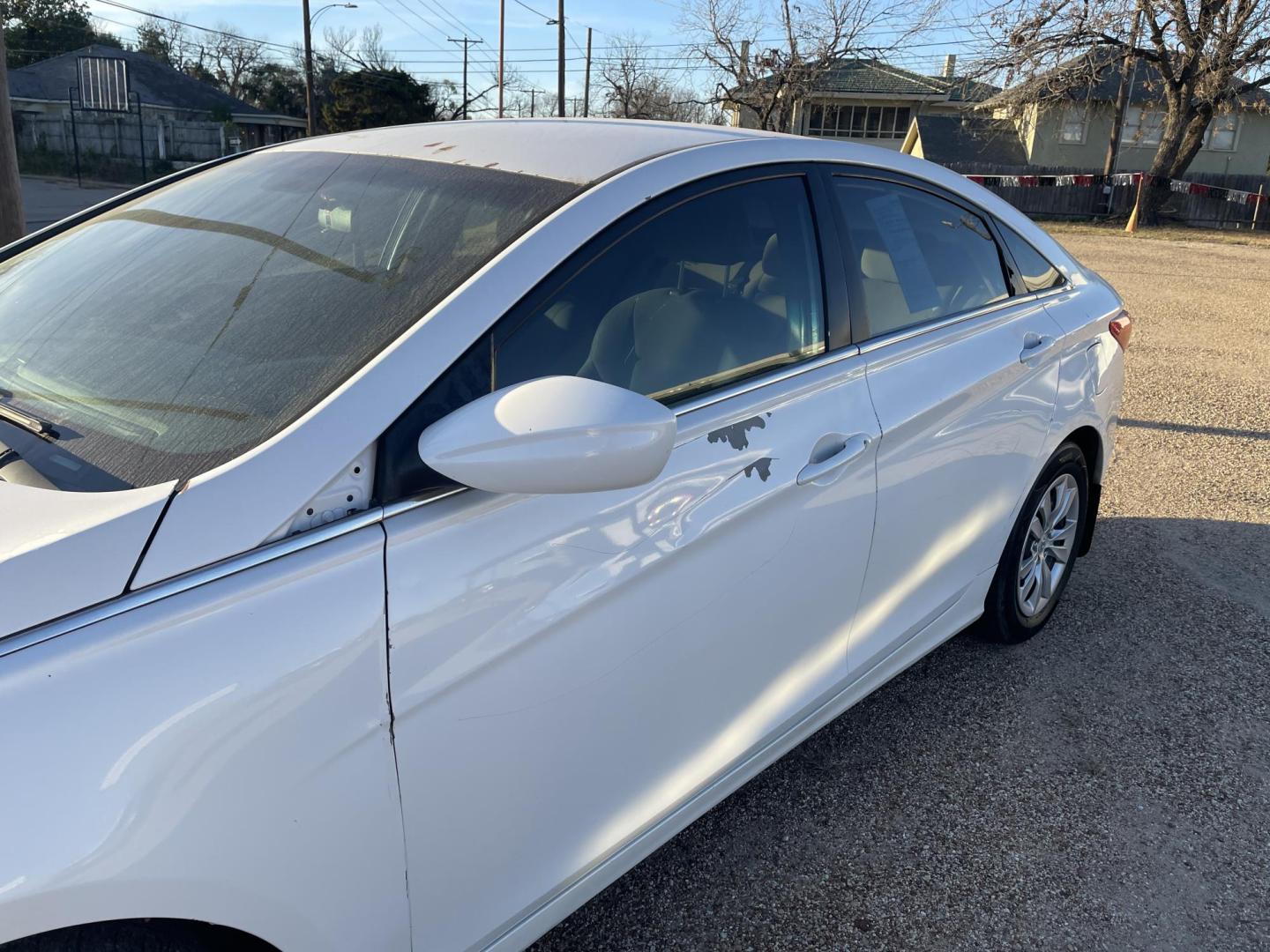 2011 White /Grey Hyundai Sonata GLS Auto (5NPEB4AC3BH) with an 2.4L L4 DOHC 16V engine, 5-Speed Automatic transmission, located at 2425 Franklin Ave., Waco, TX, 76701, (254) 753-6661, 31.540359, -97.148682 - Personally driven in from Austin area, cold AC, Heat works, good work car, paint and exterior not great, interior clean, nothing fancy but reliable. $2213.99 plus TTL= $2600 CASH ONLY out the door. No in house financing. - Photo#2