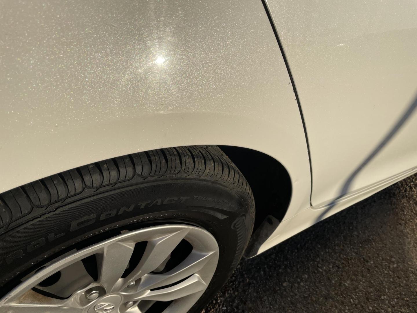 2011 White /Grey Hyundai Sonata GLS Auto (5NPEB4AC3BH) with an 2.4L L4 DOHC 16V engine, 5-Speed Automatic transmission, located at 2425 Franklin Ave., Waco, TX, 76701, (254) 753-6661, 31.540359, -97.148682 - Personally driven in from Austin area, cold AC, Heat works, good work car, paint and exterior not great, interior clean, nothing fancy but reliable. $2213.99 plus TTL= $2600 CASH ONLY out the door. No in house financing. - Photo#4