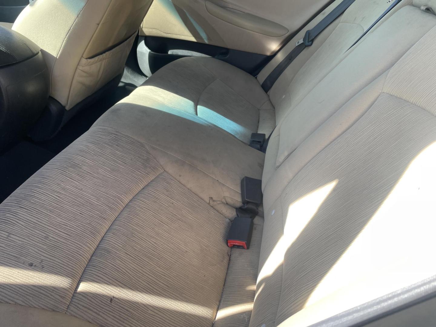 2011 White /Grey Hyundai Sonata GLS Auto (5NPEB4AC3BH) with an 2.4L L4 DOHC 16V engine, 5-Speed Automatic transmission, located at 2425 Franklin Ave., Waco, TX, 76701, (254) 753-6661, 31.540359, -97.148682 - Personally driven in from Austin area, cold AC, Heat works, good work car, paint and exterior not great, interior clean, nothing fancy but reliable. $2213.99 plus TTL= $2600 CASH ONLY out the door. No in house financing. - Photo#6