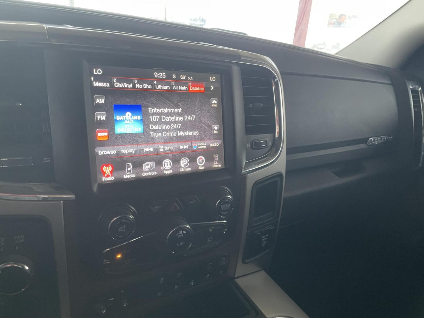 2016 BLACK /BLACK LEATHER RAM 2500 Laramie Crew Cab SWB 4WD (3C6UR5FJXGG) with an 6.4L V8 engine, 6A transmission, located at 2425 Franklin Ave., Waco, TX, 76701, (254) 753-6661, 31.540359, -97.148682 - VERY NICE 2016 Ram 4WD Laramie Crew Cab SWB with 226,254 miles, new motors at 120K so motor has 106K on it, Powerhouse 6.4 HEMI gas engine. Priced way below book - compare to others. Make appointment to check this one out. - Photo#2