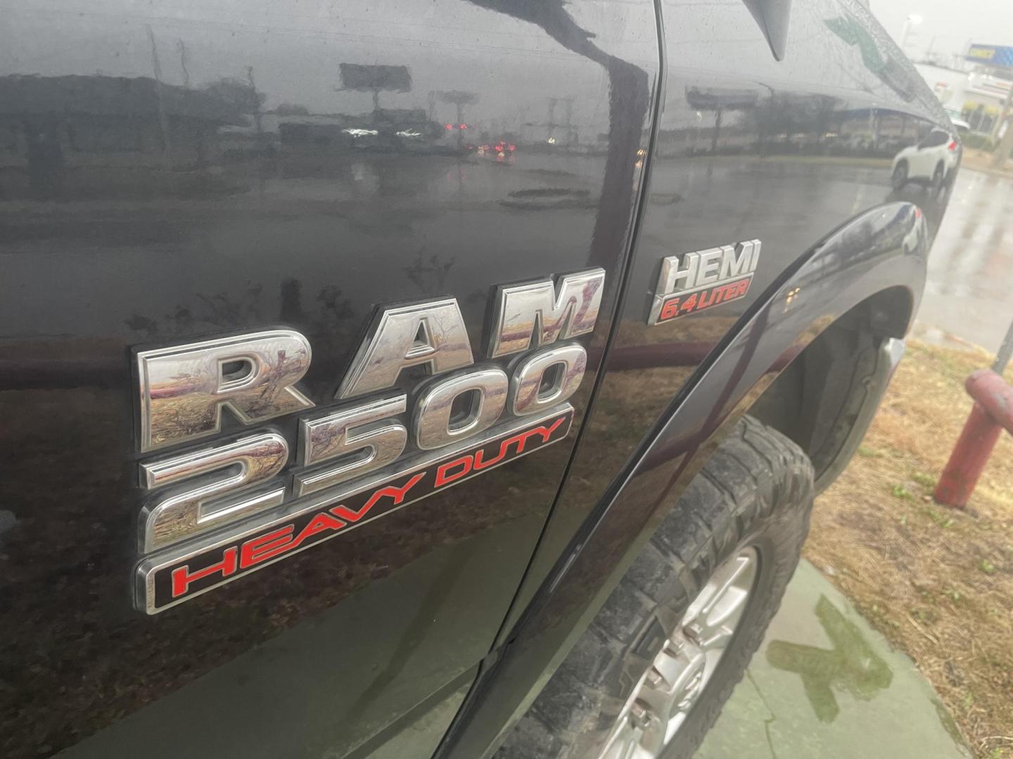 2016 BLACK /BLACK LEATHER RAM 2500 Laramie Crew Cab SWB 4WD (3C6UR5FJXGG) with an 6.4L V8 engine, 6A transmission, located at 2425 Franklin Ave., Waco, TX, 76701, (254) 753-6661, 31.540359, -97.148682 - VERY NICE 2016 Ram 4WD Laramie Crew Cab SWB with 226,254 miles, new motors at 120K so motor has 106K on it, Powerhouse 6.4 HEMI gas engine. Priced way below book - compare to others. Make appointment to check this one out. - Photo#5