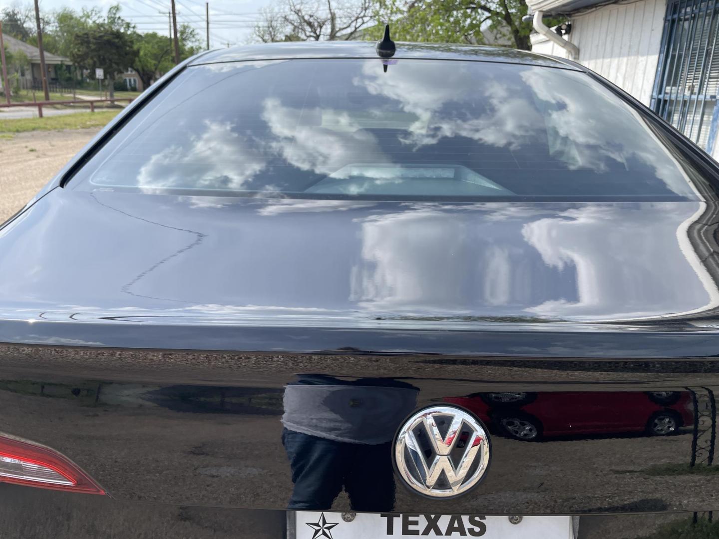 2020 Black /Tan Leather Volkswagen Jetta 1.4T S 8A (3VWCB7BU2LM) with an 1.4L L4 DOHC 20V engine, 8A transmission, located at 2425 Franklin Ave., Waco, TX, 76701, (254) 753-6661, 31.540359, -97.148682 - Photo#3