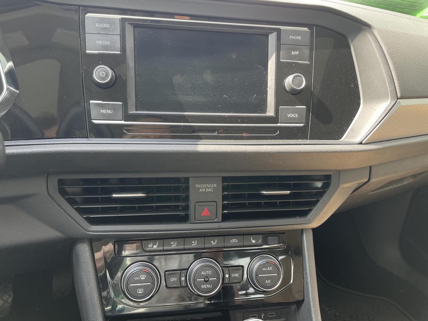 2020 Black /Tan Leather Volkswagen Jetta 1.4T S 8A (3VWCB7BU2LM) with an 1.4L L4 DOHC 20V engine, 8A transmission, located at 2425 Franklin Ave., Waco, TX, 76701, (254) 753-6661, 31.540359, -97.148682 - Photo#7