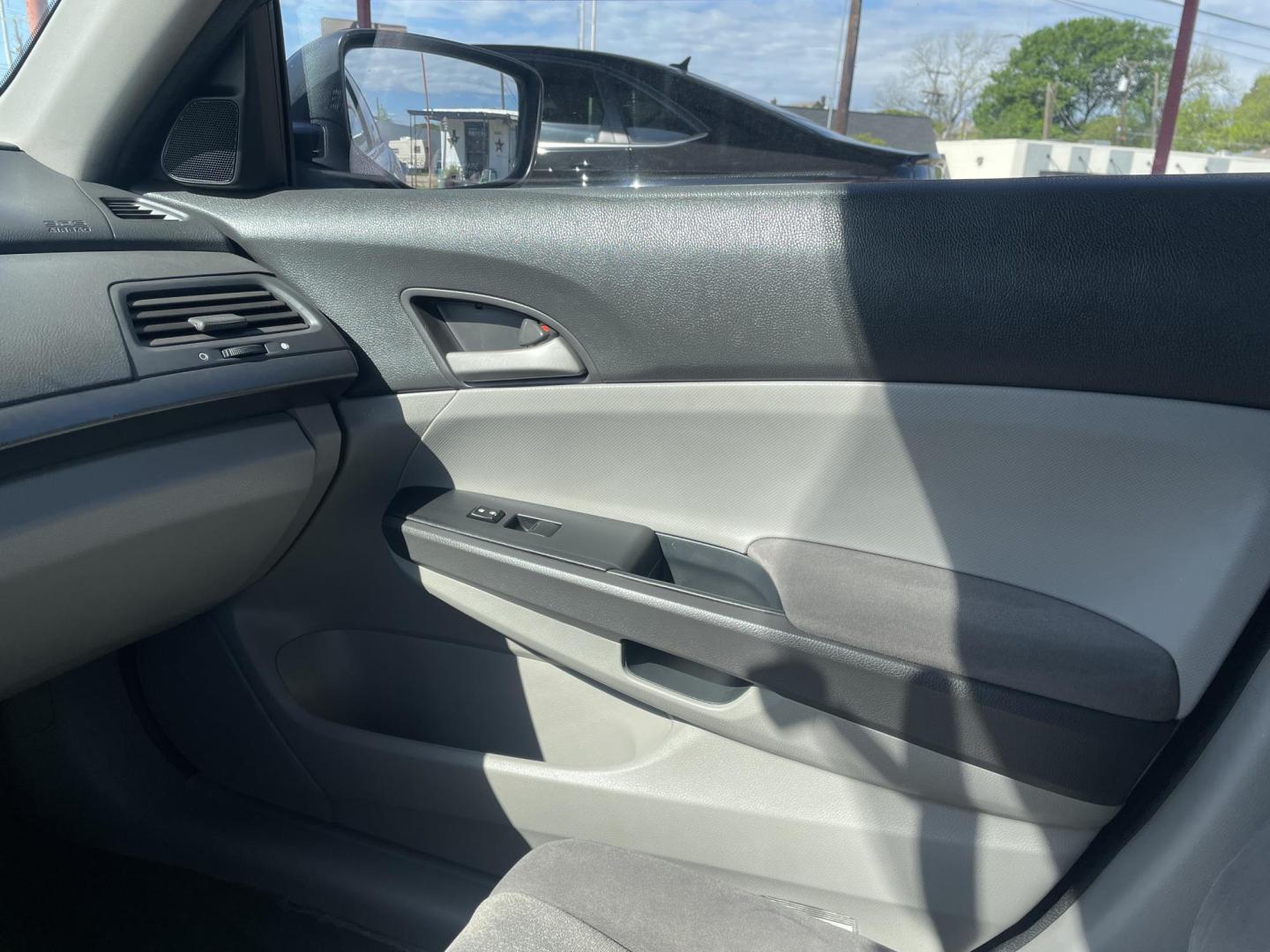2010 Silver /Grey Honda Accord LX Sedan AT (1HGCP2F30AA) with an 2.4L L4 DOHC 16V engine, 5-Speed Automatic transmission, located at 2425 Franklin Ave., Waco, TX, 76701, (254) 753-6661, 31.540359, -97.148682 - COLD AC, 2010 Accord LX, Clean Title, call 254-753-6661 for make appointment to test drive. - Photo#8