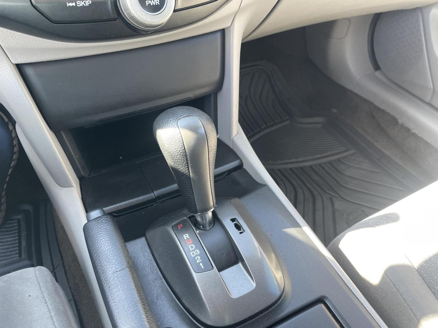 2010 Silver /Grey Honda Accord LX Sedan AT (1HGCP2F30AA) with an 2.4L L4 DOHC 16V engine, 5-Speed Automatic transmission, located at 2425 Franklin Ave., Waco, TX, 76701, (254) 753-6661, 31.540359, -97.148682 - COLD AC, 2010 Accord LX, Clean Title, call 254-753-6661 for make appointment to test drive. - Photo#7