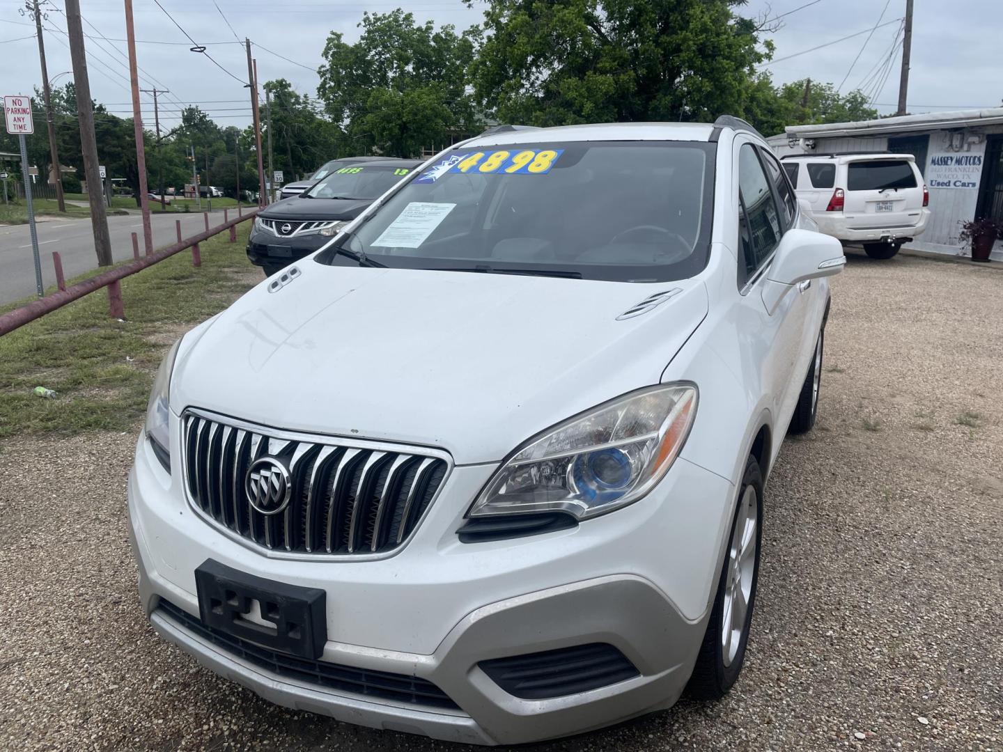 2015 WHITE /BLACK LEATHER Buick Encore Base FWD (KL4CJASB1FB) with an 1.4L L4 DOHC 16V TURBO engine, 6-Speed Automatic transmission, located at 2425 Franklin Ave., Waco, TX, 76701, (254) 753-6661, 31.540359, -97.148682 - PRICED BELOW BOOK VALUE.........CLEAN BUICK ONCORE, $4898 PLUS TTL......CASH OR OUTSIDE FINANCING ONLY. WE CAN SUGGEST A LENDER IF NEEDED. - Photo#0