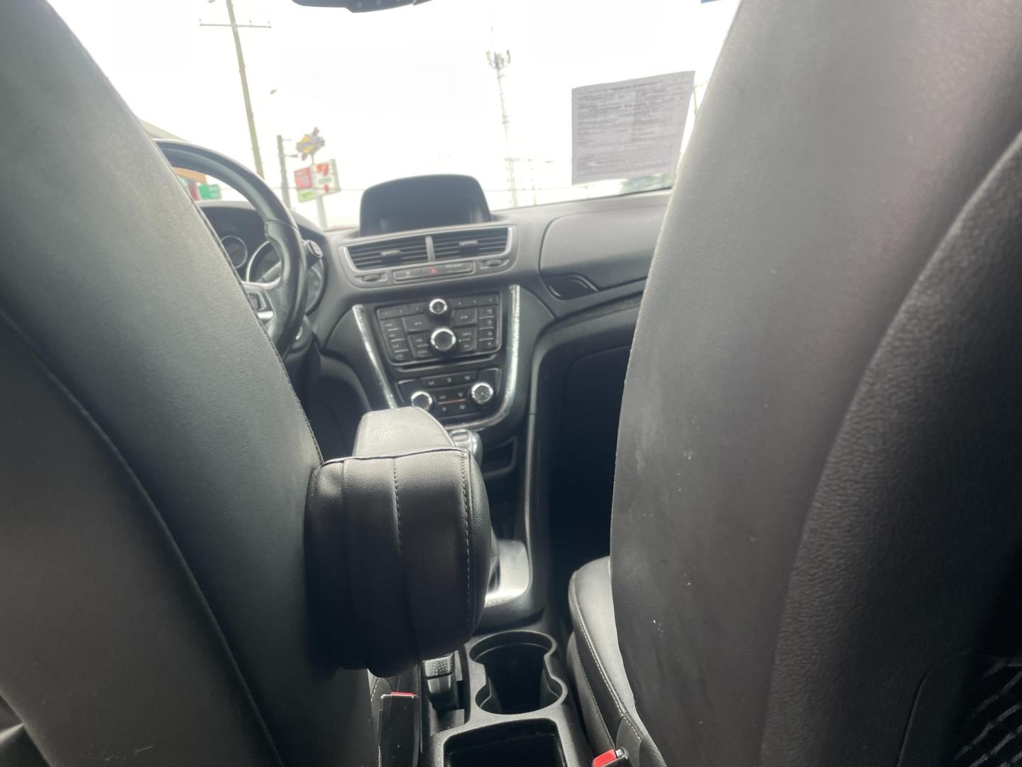 2015 WHITE /BLACK LEATHER Buick Encore Base FWD (KL4CJASB1FB) with an 1.4L L4 DOHC 16V TURBO engine, 6-Speed Automatic transmission, located at 2425 Franklin Ave., Waco, TX, 76701, (254) 753-6661, 31.540359, -97.148682 - PRICED BELOW BOOK VALUE.........CLEAN BUICK ONCORE, $4898 PLUS TTL......CASH OR OUTSIDE FINANCING ONLY. WE CAN SUGGEST A LENDER IF NEEDED. - Photo#7
