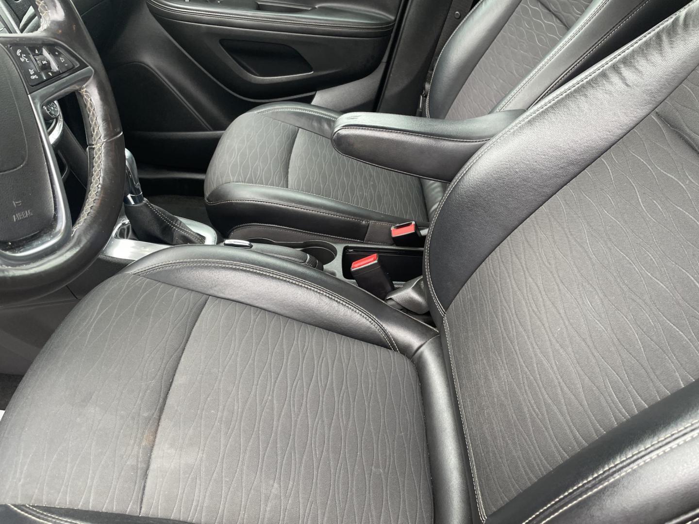 2015 WHITE /BLACK LEATHER Buick Encore Base FWD (KL4CJASB1FB) with an 1.4L L4 DOHC 16V TURBO engine, 6-Speed Automatic transmission, located at 2425 Franklin Ave., Waco, TX, 76701, (254) 753-6661, 31.540359, -97.148682 - PRICED BELOW BOOK VALUE.........CLEAN BUICK ONCORE, $4898 PLUS TTL......CASH OR OUTSIDE FINANCING ONLY. WE CAN SUGGEST A LENDER IF NEEDED. - Photo#8