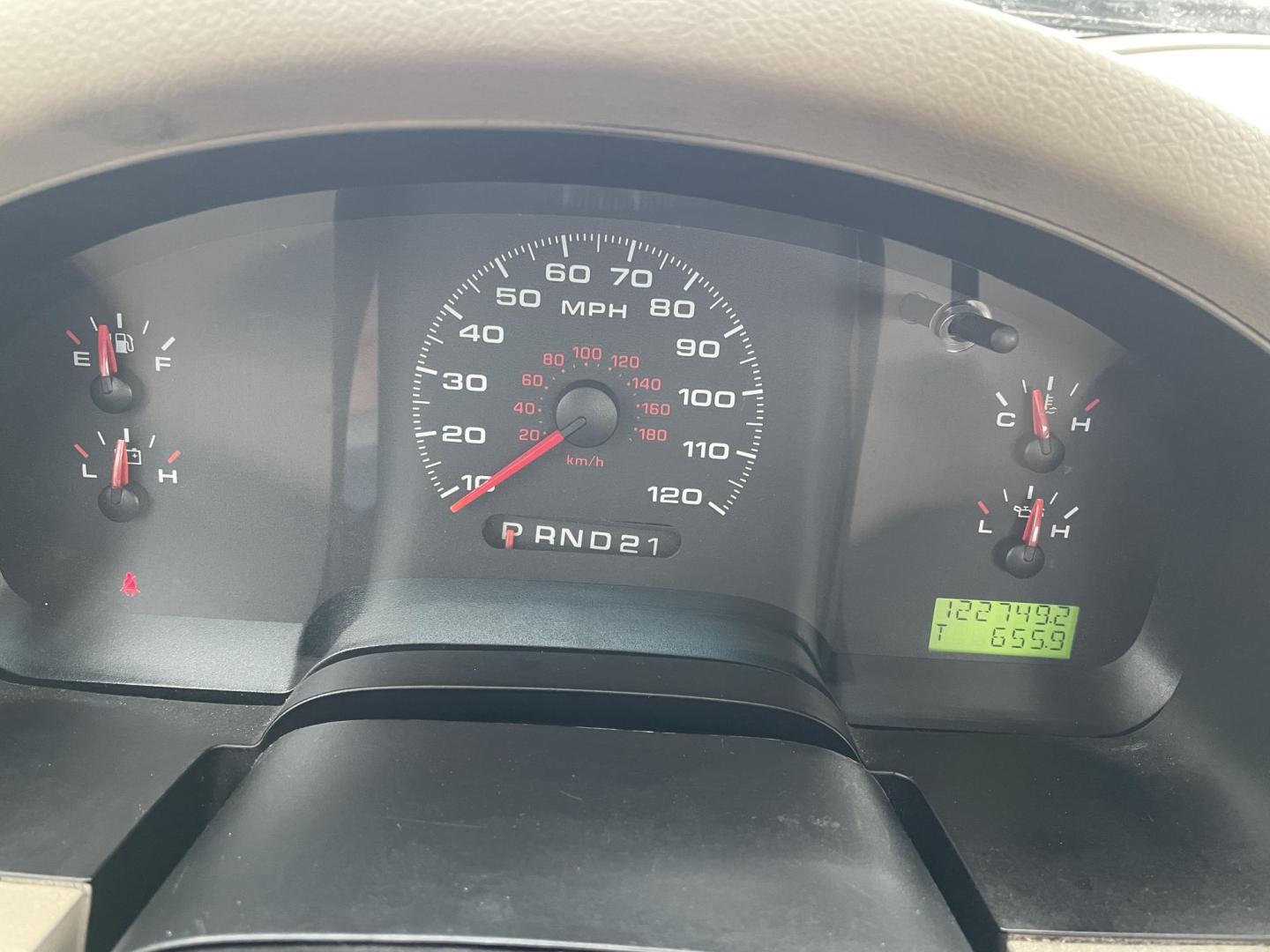 2008 WHITE /TAN LEATHER Ford F-150 STX 2WD (1FTRF122X8K) with an 4.2L V6 OHV 12V engine, located at 2425 Franklin Ave., Waco, TX, 76701, (254) 753-6661, 31.540359, -97.148682 - NICE F150 STX, 2WD, COLD AC, LOW MILES $7500 CASH PLUS TTL $722.31= $8222.31 OUT THE DOOR. If financing needed we can suggest a local lender. CLEAN TITLE, NO CHECK ENGINE LIGHTS - Photo#5