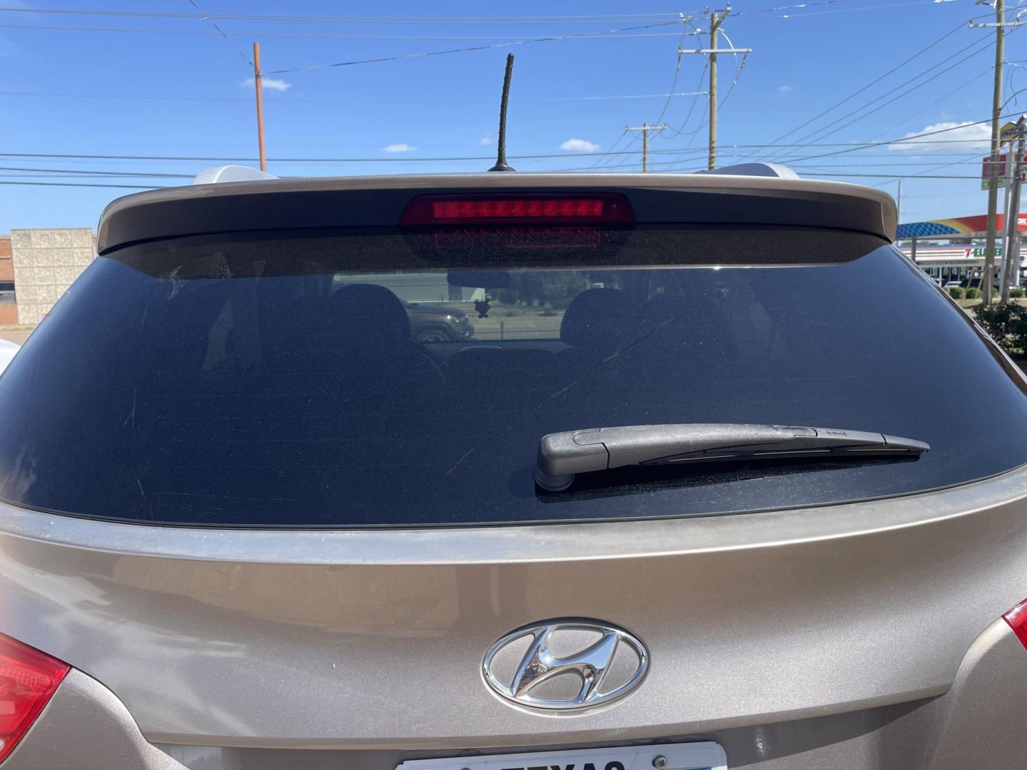 2013 Bronze /Black Hyundai Tucson Limited 2WD (KM8JU3AC9DU) with an 2.4L L4 DOHC 16V engine, 6-Speed Automatic transmission, located at 2425 Franklin Ave., Waco, TX, 76701, (254) 753-6661, 31.540359, -97.148682 - Very nice Hyundai Tucson Limited, cold AC, only 100K, Weather Tech floor mats, good tires, tint. See at Massey Motors, we can suggest a lender if you need financing. Priced below book value, out the door price includes TTL AND FEES. $8628.49 total- Photo#3