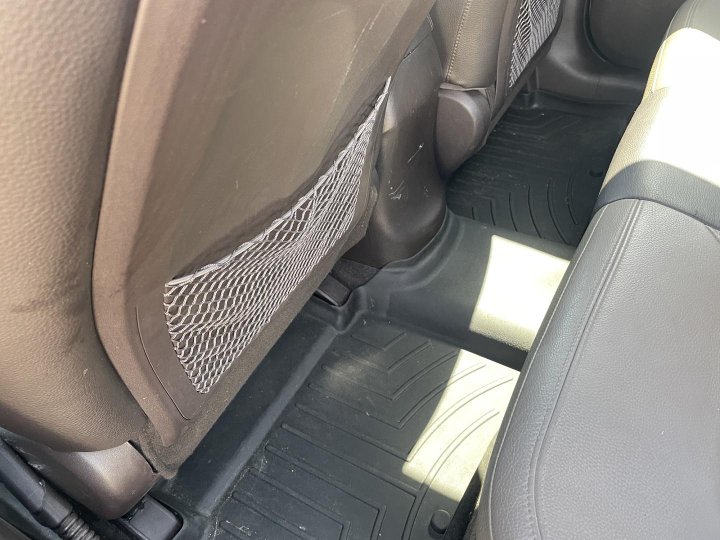 2013 Bronze /Black Hyundai Tucson Limited 2WD (KM8JU3AC9DU) with an 2.4L L4 DOHC 16V engine, 6-Speed Automatic transmission, located at 2425 Franklin Ave., Waco, TX, 76701, (254) 753-6661, 31.540359, -97.148682 - Very nice Hyundai Tucson Limited, cold AC, only 100K, Weather Tech floor mats, good tires, tint. See at Massey Motors, we can suggest a lender if you need financing. Priced below book value, out the door price includes TTL AND FEES. $8628.49 total- Photo#11