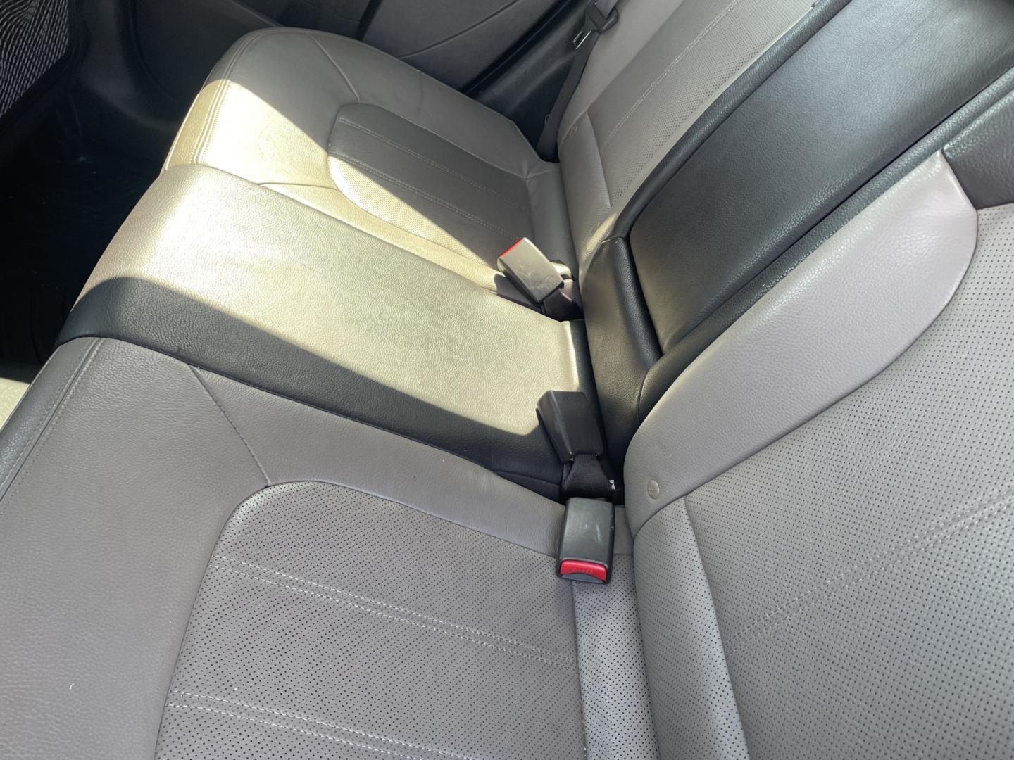 2013 Bronze /Black Hyundai Tucson Limited 2WD (KM8JU3AC9DU) with an 2.4L L4 DOHC 16V engine, 6-Speed Automatic transmission, located at 2425 Franklin Ave., Waco, TX, 76701, (254) 753-6661, 31.540359, -97.148682 - Very nice Hyundai Tucson Limited, cold AC, only 100K, Weather Tech floor mats, good tires, tint. See at Massey Motors, we can suggest a lender if you need financing. Priced below book value, out the door price includes TTL AND FEES. $8628.49 total- Photo#12