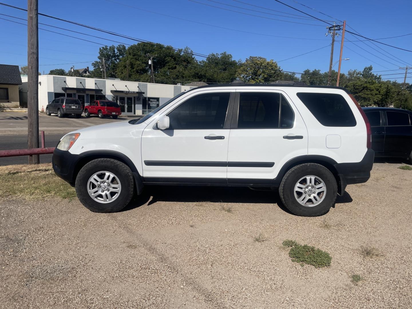 2003 WHITE /GREY Honda CR-V EX 4WD 4-spd AT (SHSRD78873U) with an 2.4L L4 DOHC 16V engine, 4A OD transmission, located at 2425 Franklin Ave., Waco, TX, 76701, (254) 753-6661, 31.540359, -97.148682 - ALL WHEEL DRIVE HONDA CRV WITH 129,418 MILES. Nice SUV with a lot of life left in it. Clean interior, cold A/C, Sunroof, 2.4L. New serpentine belt and radiator - this one is ready for you. Call 254-753-6661 for test drive appt. Cash or outside financing - we can suggest a local lender. $40- Photo#0