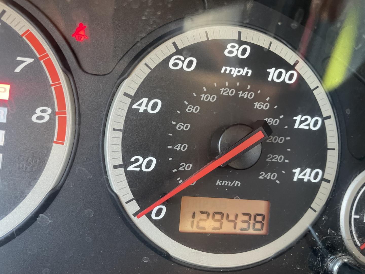 2003 WHITE /GREY Honda CR-V EX 4WD 4-spd AT (SHSRD78873U) with an 2.4L L4 DOHC 16V engine, 4A OD transmission, located at 2425 Franklin Ave., Waco, TX, 76701, (254) 753-6661, 31.540359, -97.148682 - ALL WHEEL DRIVE HONDA CRV WITH 129,418 MILES. Nice SUV with a lot of life left in it. Clean interior, cold A/C, Sunroof, 2.4L. New serpentine belt and radiator - this one is ready for you. Call 254-753-6661 for test drive appt. Cash or outside financing - we can suggest a local lender. $40- Photo#6