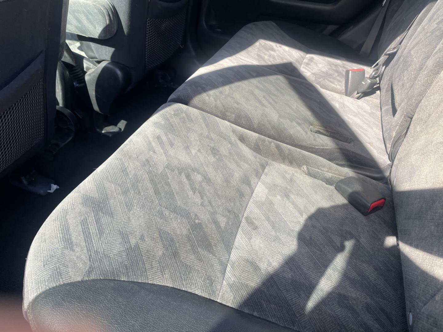2003 WHITE /GREY Honda CR-V EX 4WD 4-spd AT (SHSRD78873U) with an 2.4L L4 DOHC 16V engine, 4A OD transmission, located at 2425 Franklin Ave., Waco, TX, 76701, (254) 753-6661, 31.540359, -97.148682 - ALL WHEEL DRIVE HONDA CRV WITH 129,418 MILES. Nice SUV with a lot of life left in it. Clean interior, cold A/C, Sunroof, 2.4L. New serpentine belt and radiator - this one is ready for you. Call 254-753-6661 for test drive appt. Cash or outside financing - we can suggest a local lender. $40- Photo#5