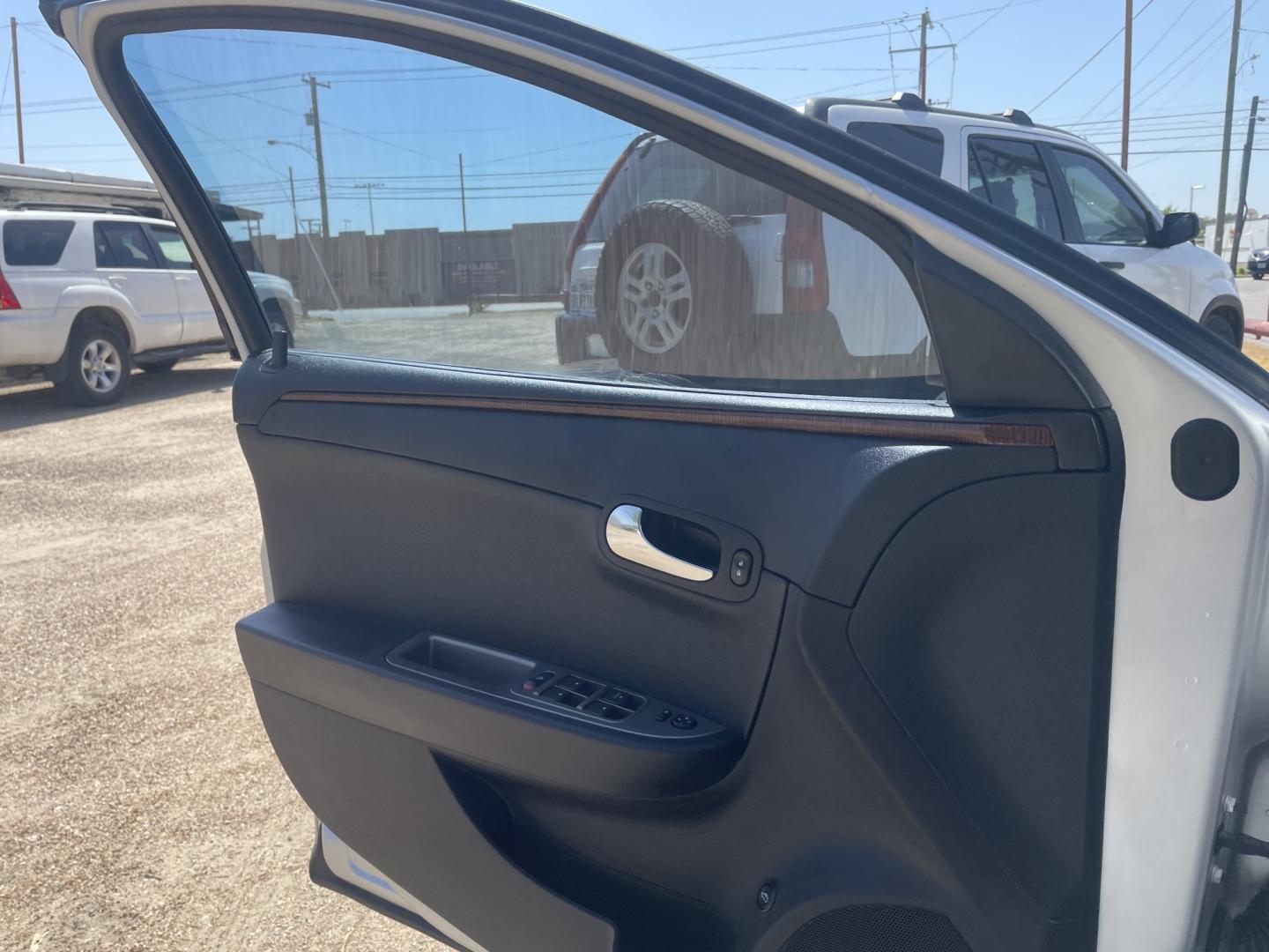 2012 SILVER /BLACK LEATHER Chevrolet Malibu 1LTZ (1G1ZE5E00CF) with an 2.4L L4 DOHC 16V engine, 6-Speed Automatic transmission, located at 2425 Franklin Ave., Waco, TX, 76701, (254) 753-6661, 31.540359, -97.148682 - VERY CLEAN, COLD A/C, DRIVES GREAT, GOOD GAS MILEAGE, GREAT LOOKING CAR. $6200 PLUS $637.62 TTL=$6837.62 CASH TOTAL TIMING CHAIN AND SERPENTINE BELT CHANGED, FRESH OIL CHANGE. CASH OR I CAN RECOMMEND A LOCAL LENDER THAT WORKS WITH SOME OF MY CUSTOMERS - THEY MAKE THE DECISION ABOUT DOWN PAY- Photo#7