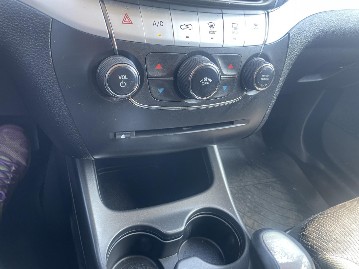 2012 SILVER /BLACK Dodge Journey SXT (3C4PDCBG0CT) with an 3.6L V6 DOHC 24V engine, 6-Speed Automatic transmission, located at 2425 Franklin Ave., Waco, TX, 76701, (254) 753-6661, 31.540359, -97.148682 - THIRD ROW SEAT! Fresh Oil Change, new Spark Plugs, New Oil Pressure Sensor, Good Tires Nice looking 2012 Journey, Drives well, Cold AC CASH PRICE $4995 includes TTL. We can suggest a local lender if you need financing. They decide down & payments.- Photo#8