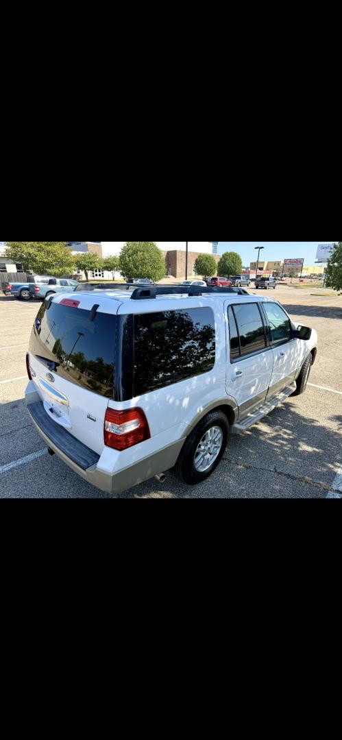 2009 WHITE /Tan Ford Expedition Eddie Bauer 2WD (1FMFU17579L) with an 5.4L V8 SOHC 16V engine, 6A transmission, located at 2425 Franklin Ave., Waco, TX, 76701, (254) 753-6661, 31.540359, -97.148682 - Very nice Expedition, 3rd row seat, entertainment pkg with remote and 2 headphones, rear ice cold a/c, tow pkg, strong motor. Call 254-753-6661 for test drive appointment. Cash or outside financing only -we can suggest local lender.- Photo#9