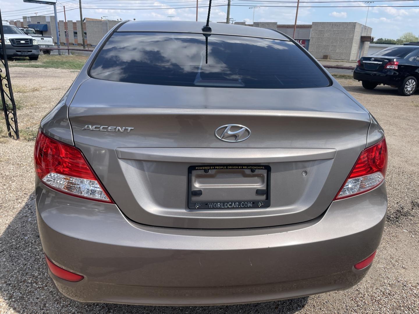2014 Gold /Tan Hyundai Accent GLS 4-Door (KMHCT4AEXEU) with an 1.6L L4 DOHC 16V engine, Automatic transmission, located at 2425 Franklin Ave., Waco, TX, 76701, (254) 753-6661, 31.540359, -97.148682 - Gas Saver 27/38 mpg, drives great, cosmetic hail dmg, no ck engine lights, cold a/c, reg oil changes, highway ready. See at Massey Motors, 2425 Franklin, Waco. Call 254-753-6661 for test drive appointment.- Photo#4