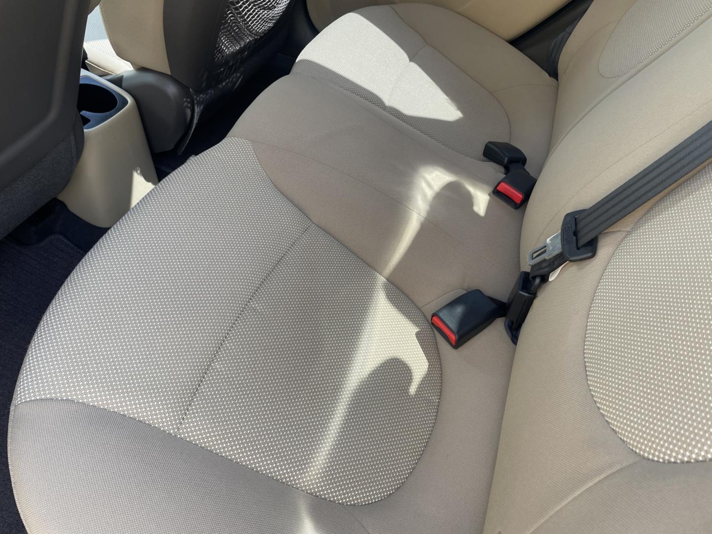 2014 Gold /Tan Hyundai Accent GLS 4-Door (KMHCT4AEXEU) with an 1.6L L4 DOHC 16V engine, Automatic transmission, located at 2425 Franklin Ave., Waco, TX, 76701, (254) 753-6661, 31.540359, -97.148682 - Gas Saver 27/38 mpg, drives great, cosmetic hail dmg, no ck engine lights, cold a/c, reg oil changes, highway ready. See at Massey Motors, 2425 Franklin, Waco. Call 254-753-6661 for test drive appointment.- Photo#6